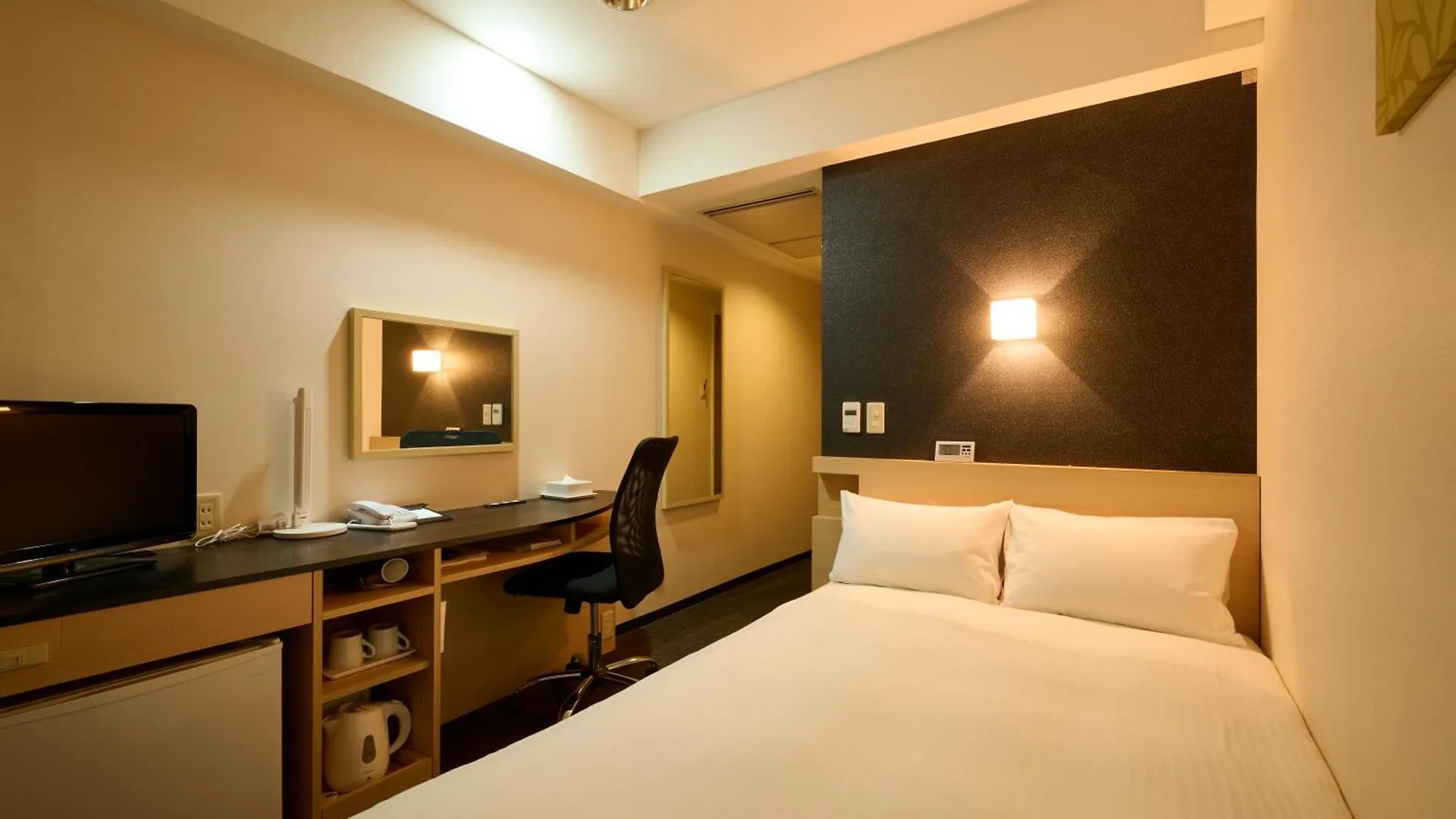 Smile Hotel Kyoto Shijo 3*,  Япония